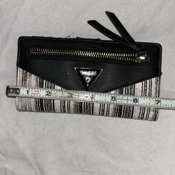 Guess Women’s Folding with Front Pocket Wallet - Picture 4 of 5